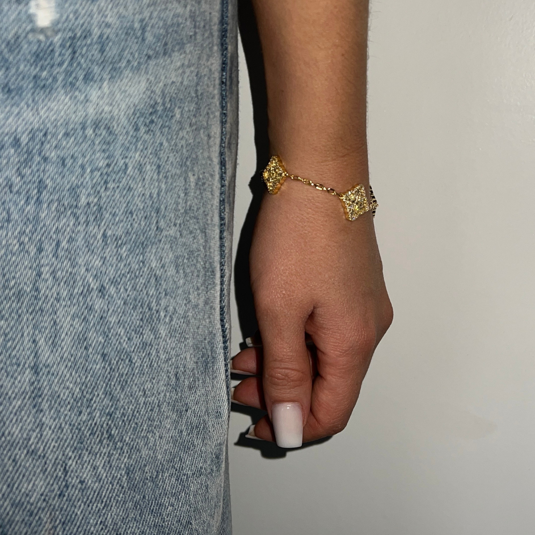 ICED CLOVER ARMBAND - 18K GOLD