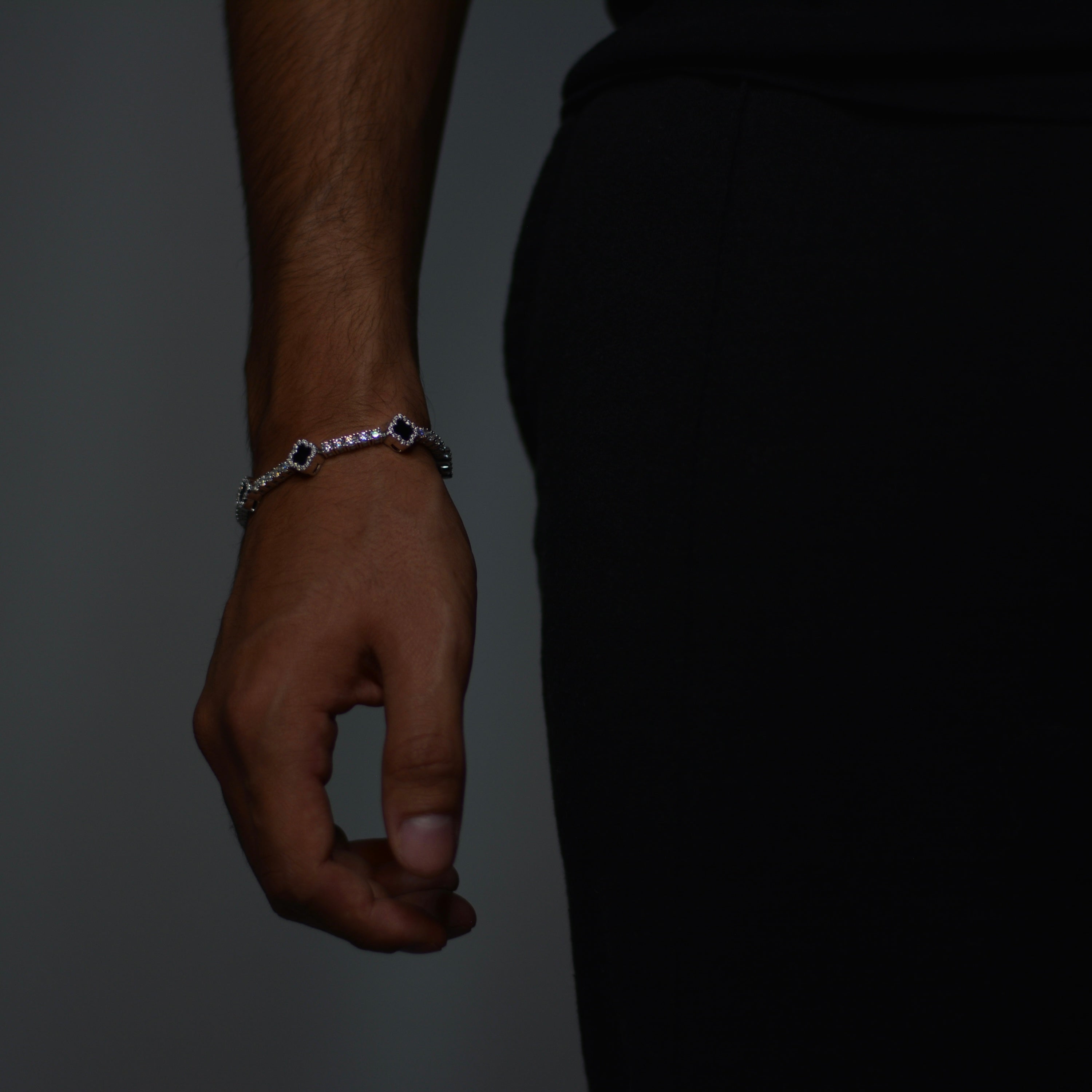 MOISSANITE BLACK CLOVER TENNIS ARMBAND S925 - WEISSGOLD