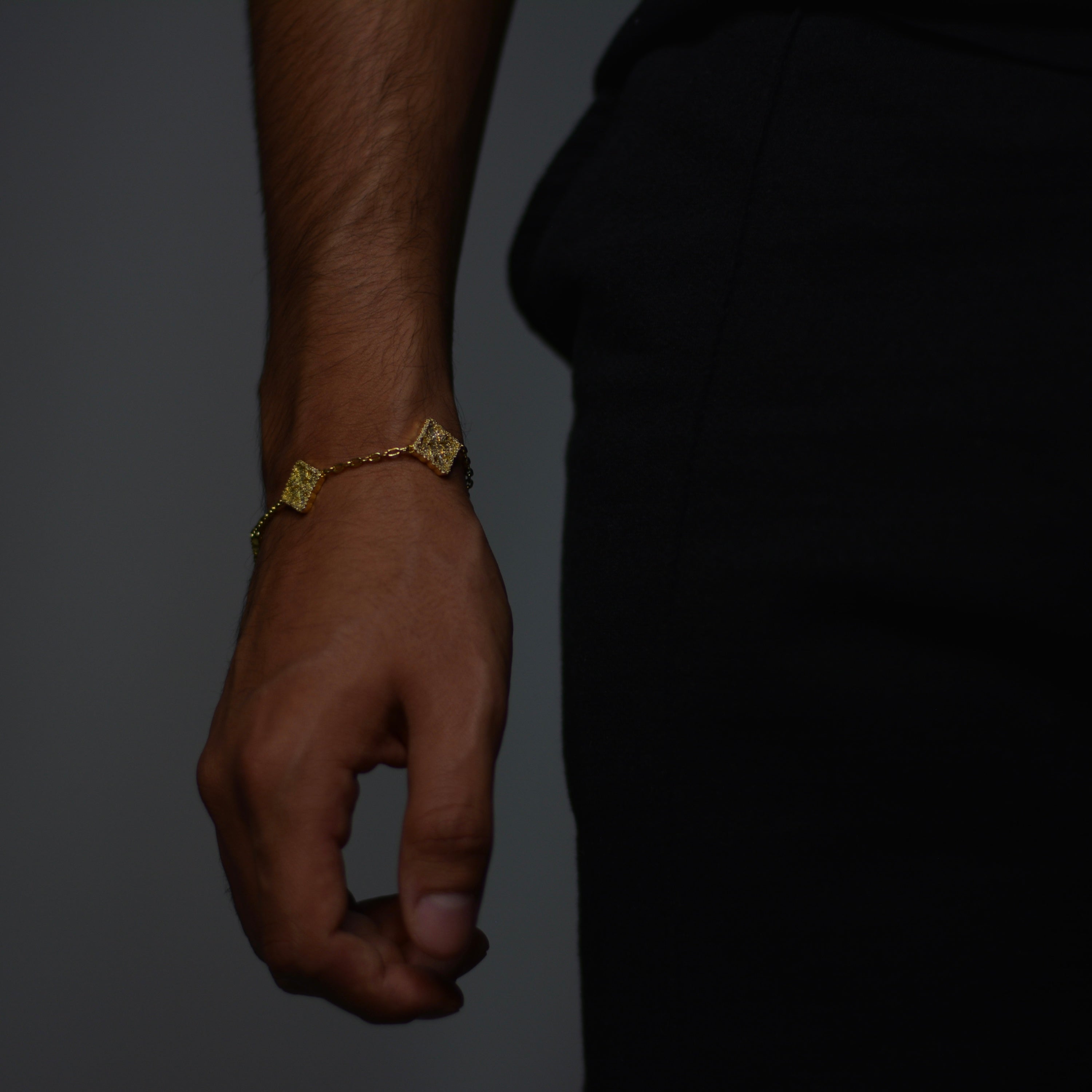 ICED CLOVER ARMBAND - 18K GOLD