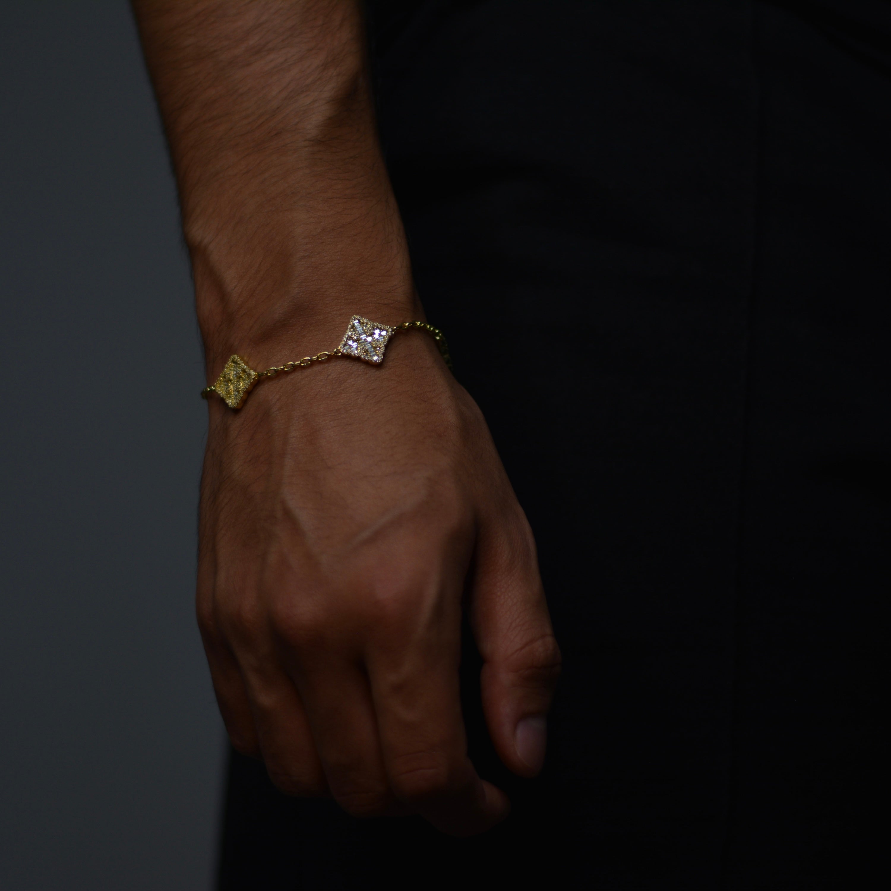 ICED CLOVER ARMBAND - 18K GOLD